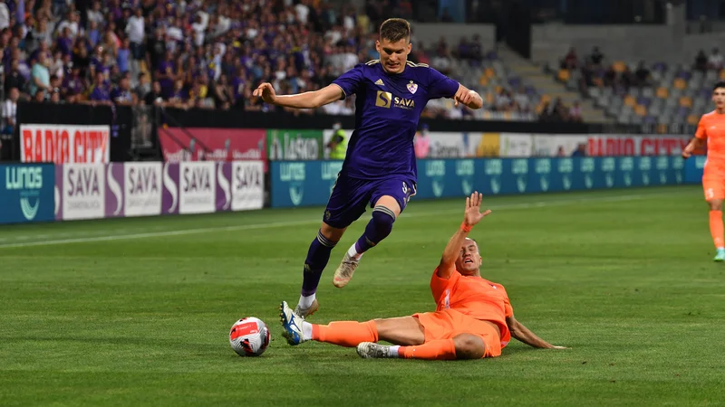 Fotografija: Mladi Mariborčan Nino Žugelj je sezono začel v strelskem slogu. Dosegel je že tri gole v štirih tekmah, kot jih še ni v članski konkurenci. FOTO: Marko Pigac/mp Produkcija
