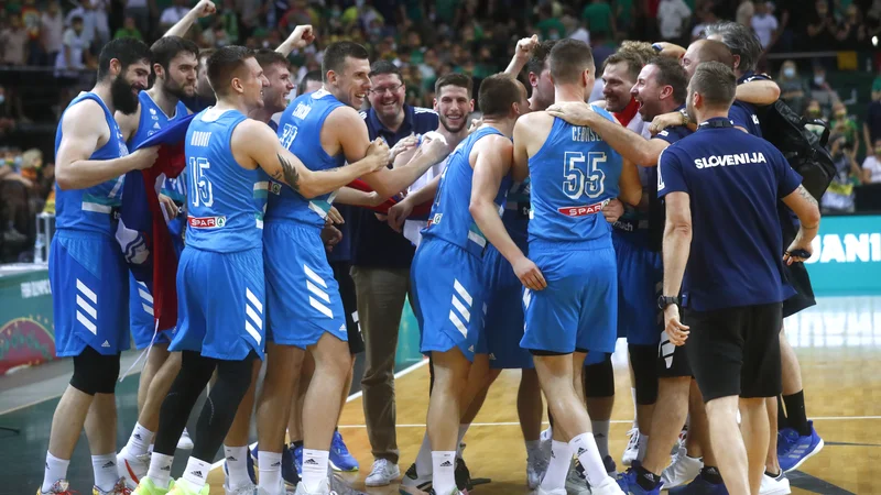 Fotografija: Košarkarska reprezentanca Slovenije prvič tekmuje na olimpijskem turnirju. FOTO: Ints Kalnins/Reuters