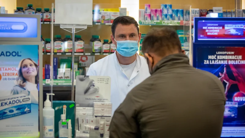 Fotografija: Med zaposlenimi v lekarnah je ta pobuda naletela na mešan odziv. FOTO: Voranc Vogel/Delo
