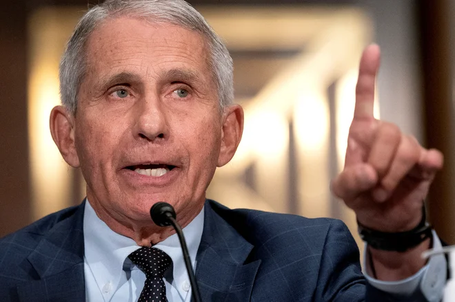 Dr. Anthony Fauci ni zadovoljen s smerjo, ki jo je v ZDA ubral boj s pandemijo, in opozarja, da bo treba storiti več. FOTO: Stefani Reynolds/Reuters