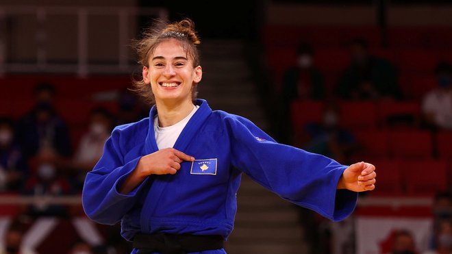 Kosovka Nora Gjakova je nova olimpijska prvakinja v kategoriji do 57 kilogramov. FOTO: Sergio Perez/Reuters