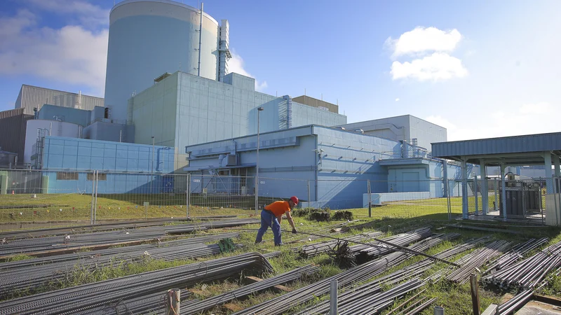 Fotografija: Jedrski elektrarni Krško se življenjska doba izteče najkasneje leta 2043. FOTO: Jože Suhadolnik/Delo