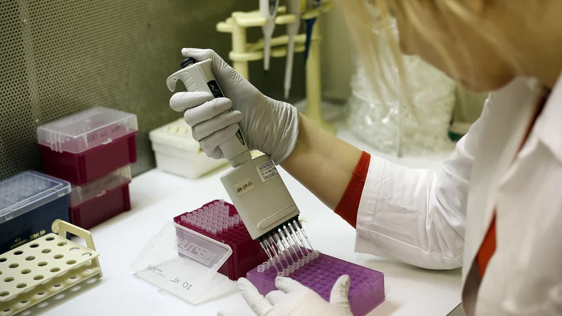 Fotografija: Poudarek sklada je na intelektualni lastnini in produktih, ki več let nastajajo v laboratorijih raziskovalnih ustanov. FOTO: Blaž Samec