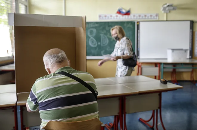 Državna volilna komisija naj bi poročilo o izidu glasovanja na zadnjem referendumu, ko je večina glasovala proti zakonu, potrjevala 7. septembra. FOTO: Blaž Samec/Delo
