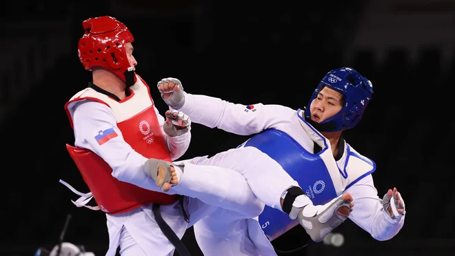Kyo-Don In je vzel kolajno Ivanu Trajkoviću. FOTO: Murad Sezer/Reuters