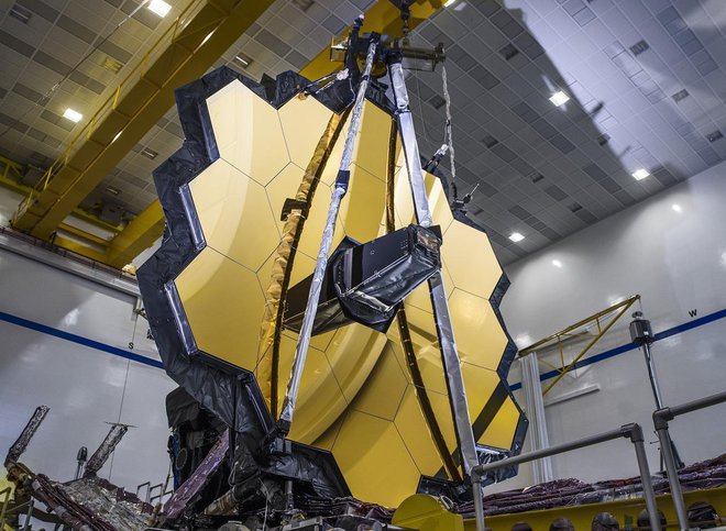 Težko pričakovana izstrelitev teleskopa bo konec oktobra. FOTO: NASA/C. Gunn