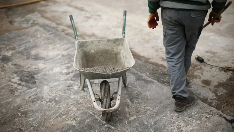 Fotografija: Vložene štiri tožbe na upravnem sodišču vlagateljem ne morejo prinesti zadoščenja v obliki spremembe odločitve državne revizijske komisije, pač pa predvsem dobre zaslužke odvetnikom. FOTO: Jure Eržen