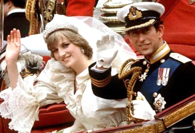 29. julija 1981 sta se v katedrali sv. Pavla v Londonu poročila princ Charles in princesa Diana Spencer. FOTO: Wikipedija