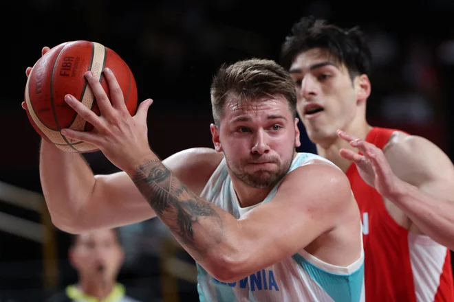 Luka Dončić je v prvem polčasu dosegel 15 točk, skupaj 25. FOTO: Thomas Coex/AFP