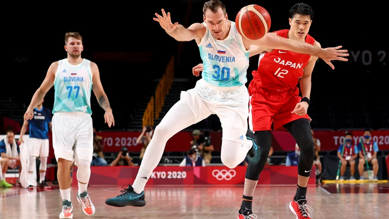 Fotografija: Zoran Dragić je bil pri drugi zmagi na olimpijskem turnirju drugi najučinkovitejši košarkar v slovenski reprezentanci. Za Luko Dončićem seveda. FOTO: Alkis Konstantinidis/Reuters