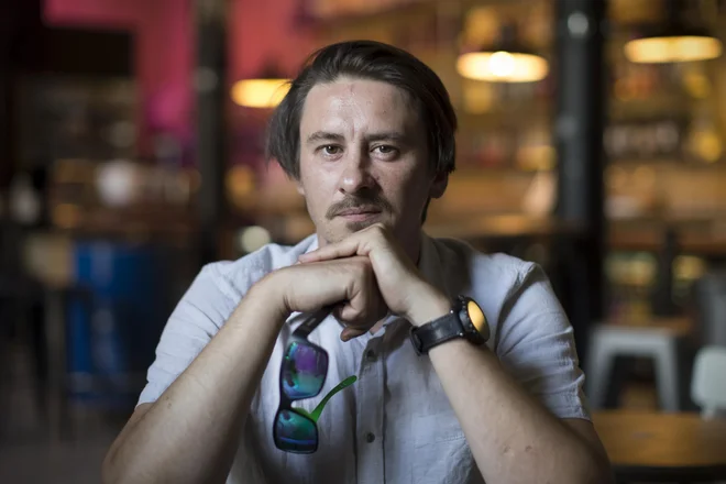 »Kadar me stvari pritegnejo, se zelo vržem vanje. Tako je bilo tudi s fotografijo,« pravi igralec Jernej Čampelj. FOTO: Jure Eržen