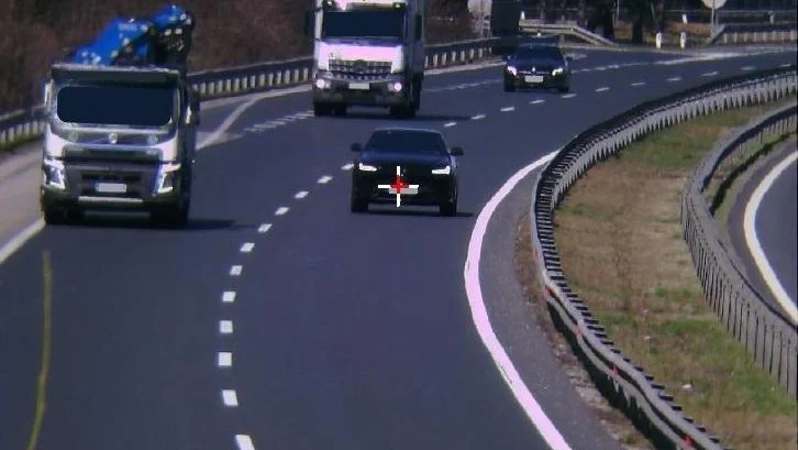 Fotografija: Vzvratna vožnja na avtocesti je smrtno nevarna. Fotografija je simbolična. FOTO: Policija