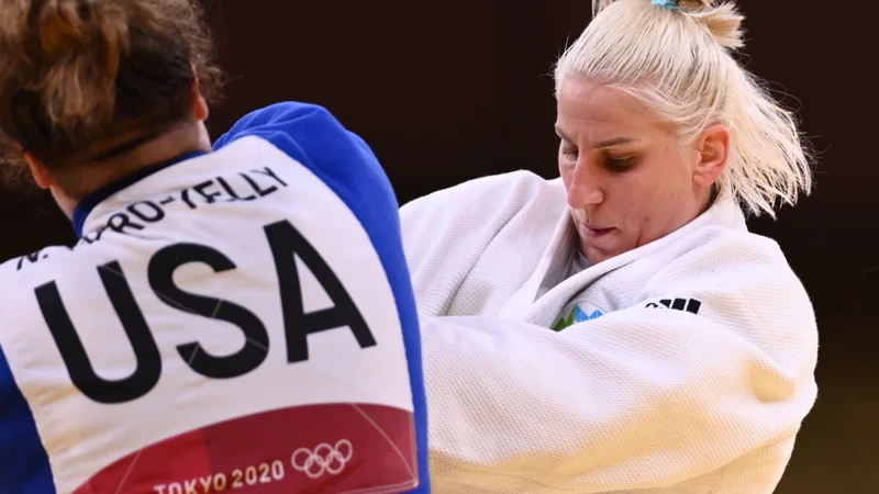 Fotografija: Ana Velenšek se z zmago nad Američanko Nino Cutro-Kelly in 9. mestom na OI v Tokiu zlepa ni mogla sprijazniti. FOTO: Annegret Hilse/Reuters