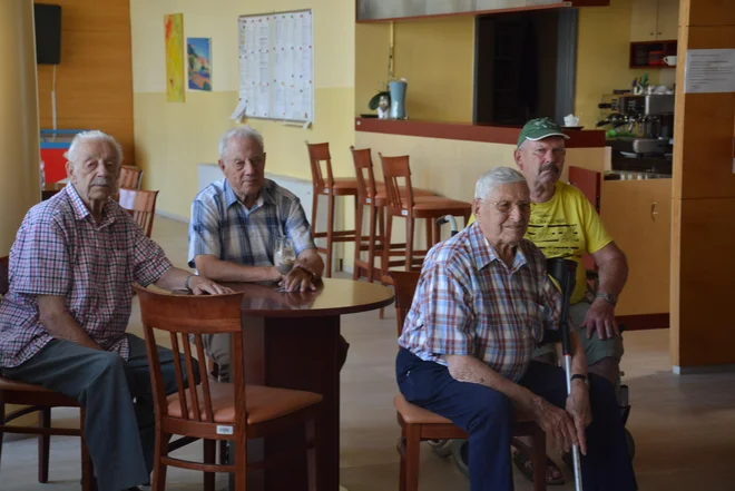 Covid-19 je prebolelo že več kot 253.000 Slovencev. FOTO: Oste Bakal/Delo