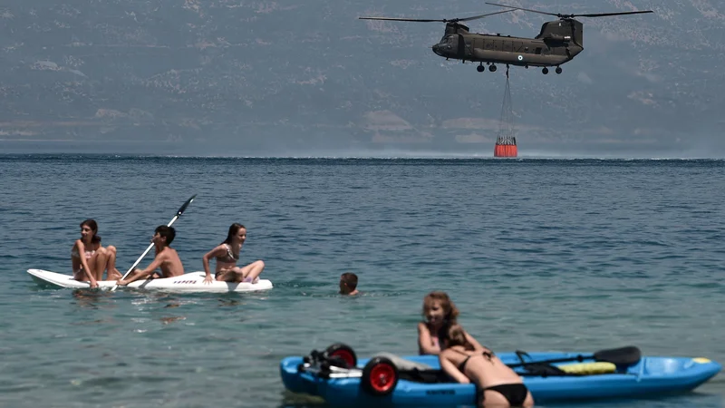 Fotografija: Grčijo sicer gozdni požari prizadenejo vsako poletje, a strokovnjaki opozarjajo, da so zaradi globalnega segrevanja vse pogostejši in obsežnejši. FOTO: Louisa Gouliamaki/AFP