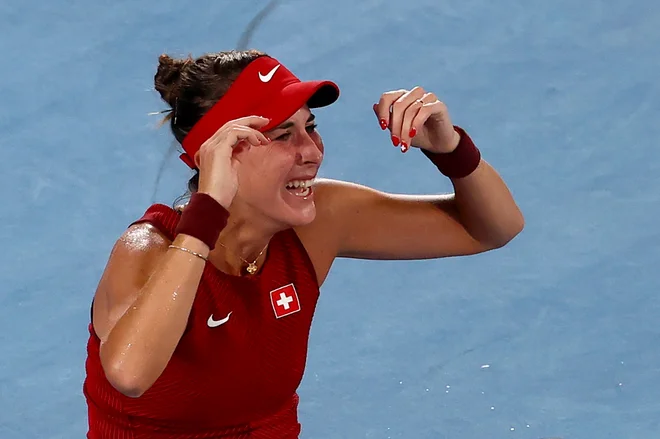 Belinda Benčič je zmsgo posvetila rojakoma Rogerju Federerju in Martini Hingis. FOTO: Yara Nardi/Reuters