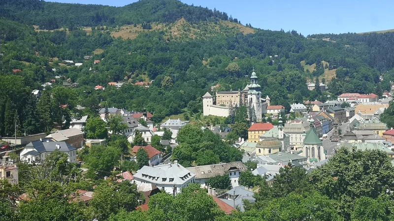 Fotografija: Poznogotsko in renesančno jedro Banske Štiavnice je vpisano na Unescov seznam svetovne dediščine. FOTO: Marko Gams