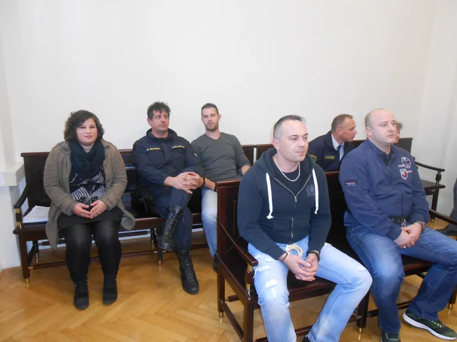 Polona Kukovičič (na fotografij prva z leve) bo morala ponovno sesti na zatožno klop. FOTO: Nada Černič Cvetanovski