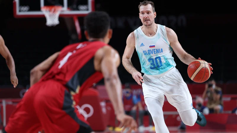 Zoran Dragić se je izkazal s kar 27 točkami. FOTO: Thomas Coex/AFP
