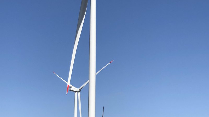 Fotografija: Devet novih vetrnic je na Hrvaškem začelo proizvajati elektriko. FOTO: Petrol