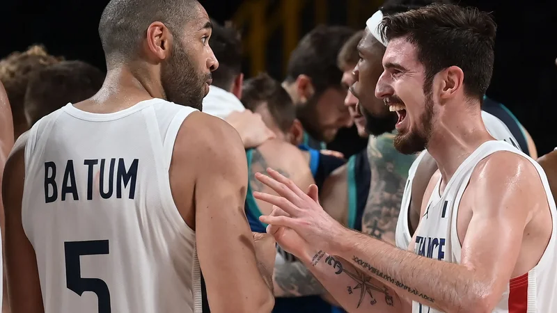 Fotografija: Nando De Colo in Nicolas Batum sta bila ključna moža Francije. FOTO: Aris Messinis/AFP