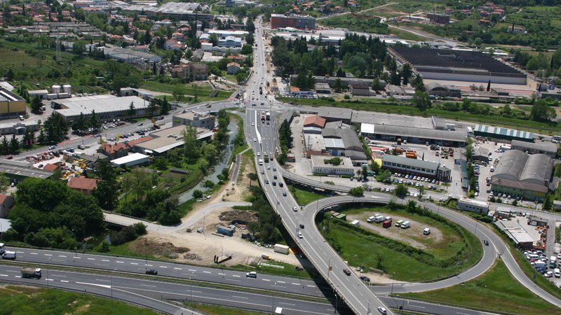 Fotografija: Križišče pri Slavčku in križišče pri Šalari ter nadvoz so najožje prometno grlo za Istro. FOTO: Boris Šuligoj