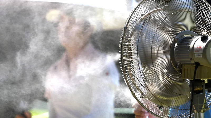 Fotografija: Ob žgočih temperaturah je bilo igralkam na igriščih kluba Kasumigaseki v zadnjem času pošteno vroče. Zdaj prihaja viharna ohladitev. FOTO: Toby Melville/Reuters