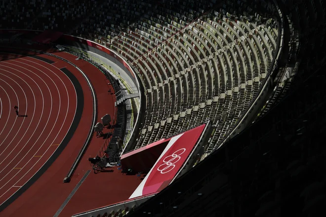 Skupno število okužb, povezanih z olimpijskimi igrami, se je od 1. julija povzpelo na 353. FOTO: Clodagh Kilcoyne/Reuters