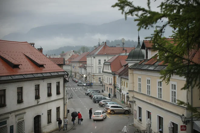 Primat najdražjih nepremičnin v Sloveniji ima prestolnica, sledi gorenjska in slovenska obala. FOTO: Jure Eržen/Delo