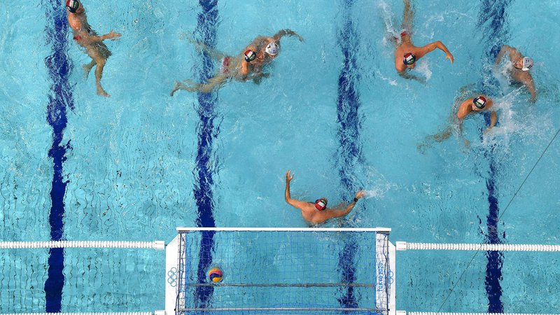 Fotografija: V olimpijskem bazenu Tokia ne gre vse po napovedih. FOTO: Martin Bernetti/AFP