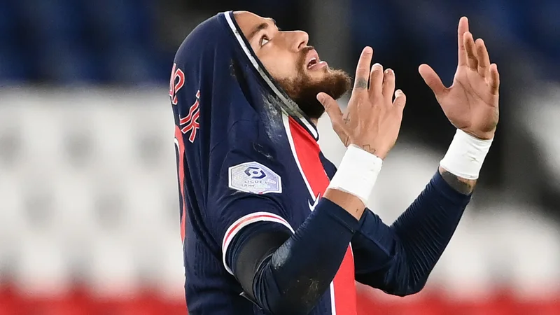 Neymar in drugi nogometaši PSG se za to, da bodo francoski prvaki, morajo zanašati le nase, ne na pomoč od zgoraj. FOTO: Franck Fife/AFP