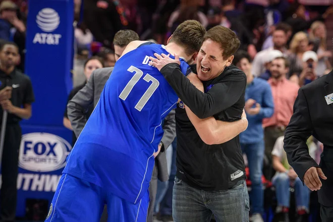 Mark Cuban bo lahko kmalu znova objel Luko Dončića. Foto Jerome Miron/USA Today Sports