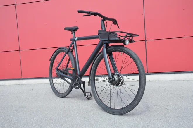 Vanmoof S3 je nizozemsko mestno električno kolo, ki velja 2200 evrov.<br />
FOTO: Gašper Boncelj