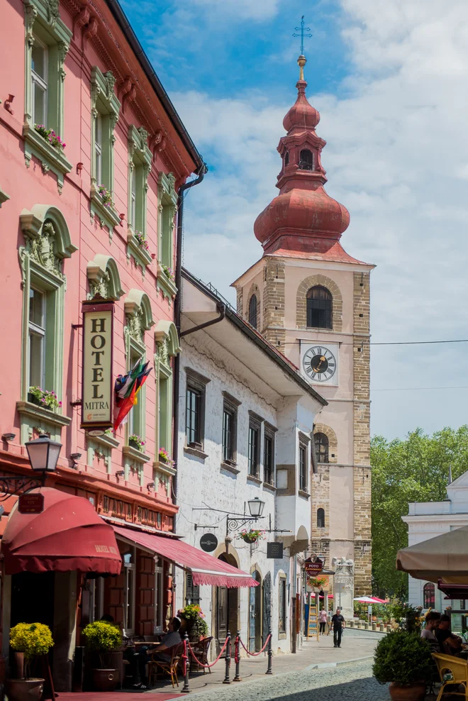 Mestni stolp z vgrajenimi nagrobniki. FOTO: arhiv Zavoda za turizem Ptuj