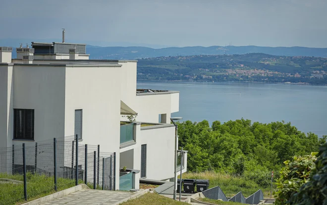Cene v soseski Nokturno na Markovcu - za trisobno stanovanje - že presegajo 400.000 ervov. FOTO: Jože Suhadolnik/delo
