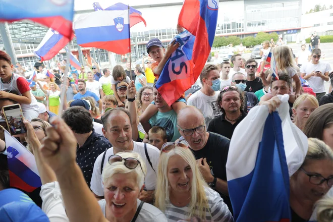 Sprejem košarkarjev. FOTO: Voranc Vogel/Delo