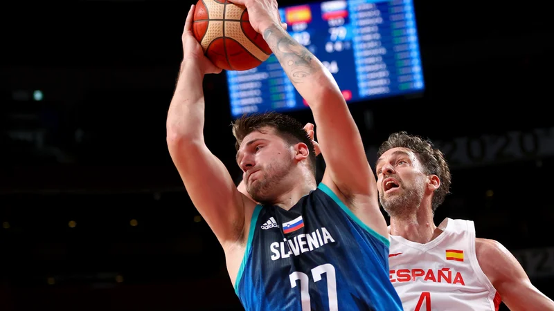 Luka Dončić in Pau Gasol sta se v skupinskem delu olimpijskega turnirja pomerila zadnjič v reprezentančni karieri. FOTO: Brian Snyder/Reuters