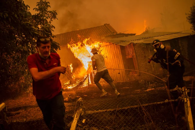 Vas Pefki na otoku Evia. FOTO: Angelos Tzortzinis/AFP