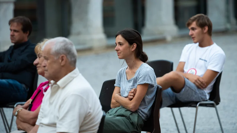 Fotografija: Lani so bili za nagrado nominirani Veronika Simoniti z zbirko Fugato, Ana Svetel z Dobro družbo in Zarja Vršič s Kozjeglavko, nagrado pa je prejel Sergej Curanović za Plavalca. FOTO: promocijsko gradivo