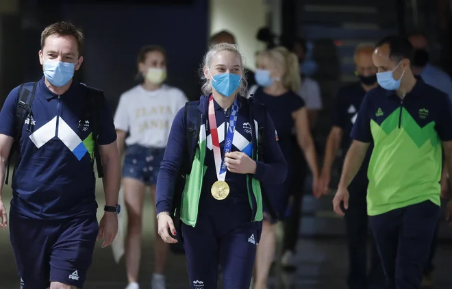 Na Brniku smo dočakali zadnjo slovensko odpravo iz Tokia. FOTO: Jože Suhadolnik