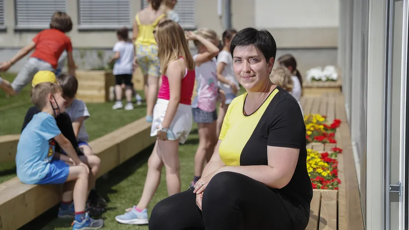 Fotografija: Mateja Jelen: »Starejši kolegi mi včasih rečejo: 'Ja, saj vi se tako ali tako samo igrate.' Super! A ni to fino?« FOTO: Leon Vidic/Delo
