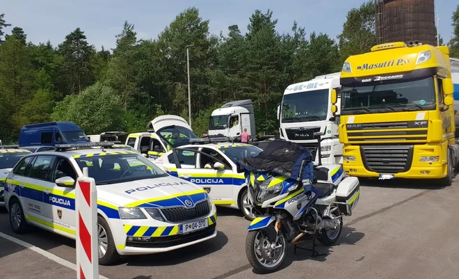 Med nadzorom tovornjakarjev so odkrili manipulacije z dodatkom adblue. FOTO: Policija