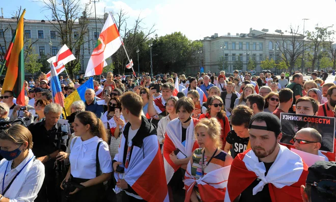 Protestniki so se lanskih predsednišklih volitev v Belorusiji spomnili v sosednjem Vilniusu, ne pa tudi v Minsku. FOTO: Petras Malukas/AFP
