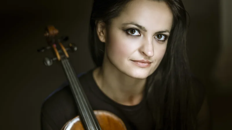 Fotografija: Lana Trotovšek je za lansko izvedbo Beethovnovih sonat za violino in klavir z Mario Canyigueral prejela nagrado Prešernovega sklada za leto 2021. Foto Peter Searle
