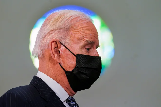 Biden je izrazil zaskrbljenost nad naraščanjem okužb med šolarji in dejal, da se to dogaja predvsem v zveznih državah, kjer je malo cepljenih. FOTO: Kevin Lamarque/Reuters