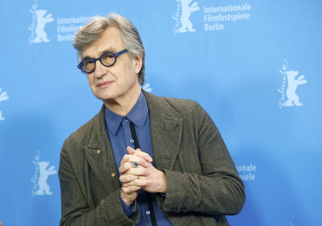 Režiser Wim Wenders se je pridružil zvezdnikom, ki se lahko pohvalijo z nagrado. FOTO: Reuters