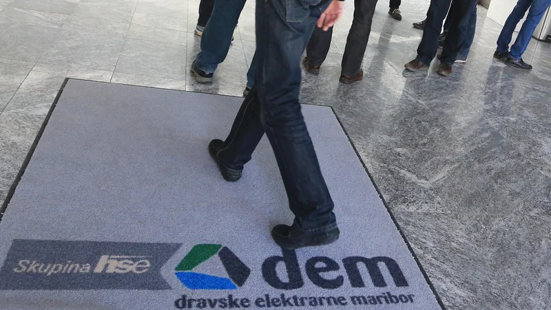 Fotografija: Družba Dravske elektrarne Maribor (DEM) prihodnji teden začenja gradnjo nove sončne elektrarne v Zlatoličju. FOTO: Tadej Regent/Delo