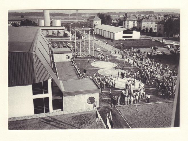 Odprtje nove osnovne šole in športne dvorane na Planini I avgusta 1980.