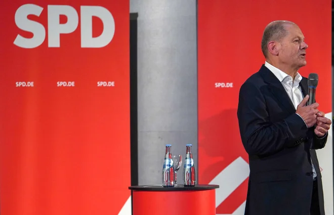 Olaf Scholz se je v epidemični krizi znašel v idealnem položaju. Kot minister za finance je odigral pomembno vlogo pri sprejemanju ukrepov pomoči gospodarstvu.<br />
FOTO: Patrik Stollarz/AFP