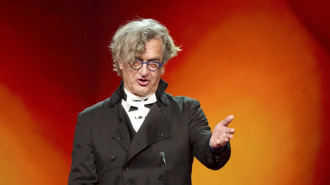 Wima Wendersa bodo na sarajevskem filmskem festivalu počastili za njegov izjemen doprinos k filmski umetnosti, s čimer se bo pridružil trideseterici minulih nagrajencev, med katerimi sta med drugim Robert De Niro in Angelina Jolie.<br />
Foto Pool Reuters Pictures